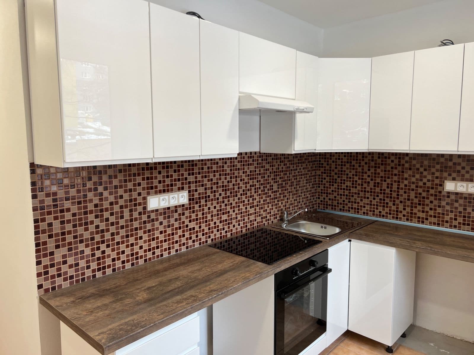 Prenájom bytu 3-izbový 73 m², Šmeralova, Karlovy Vary, Karlovarský kraj Prenájom bytu 3-izbový 73 m², Šmeralova, Karlovy Vary, Karlovarský kraj