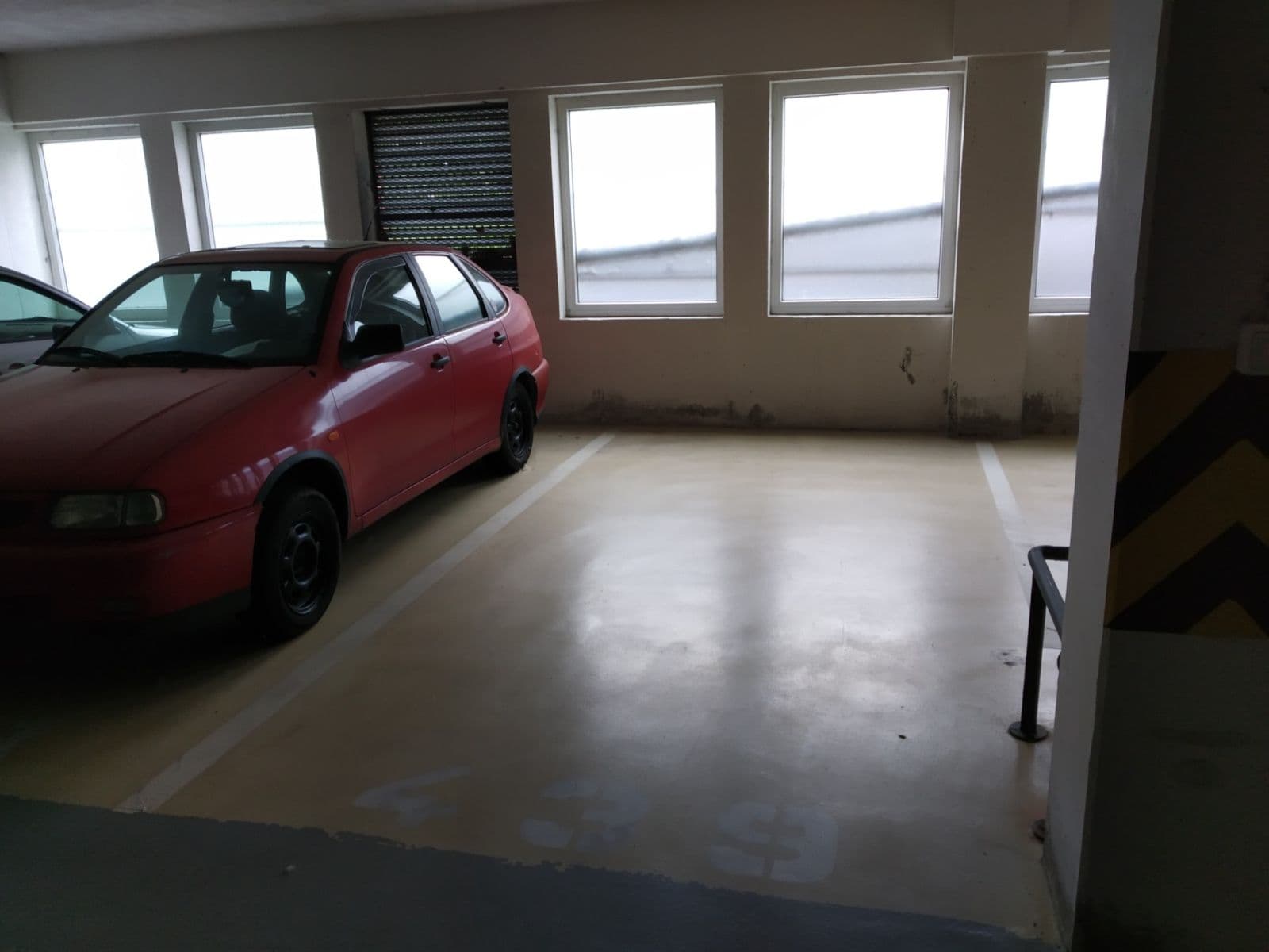 Prenájom garáže 16 m², Praha, Praha Prenájom garáže 16 m², Praha, Praha