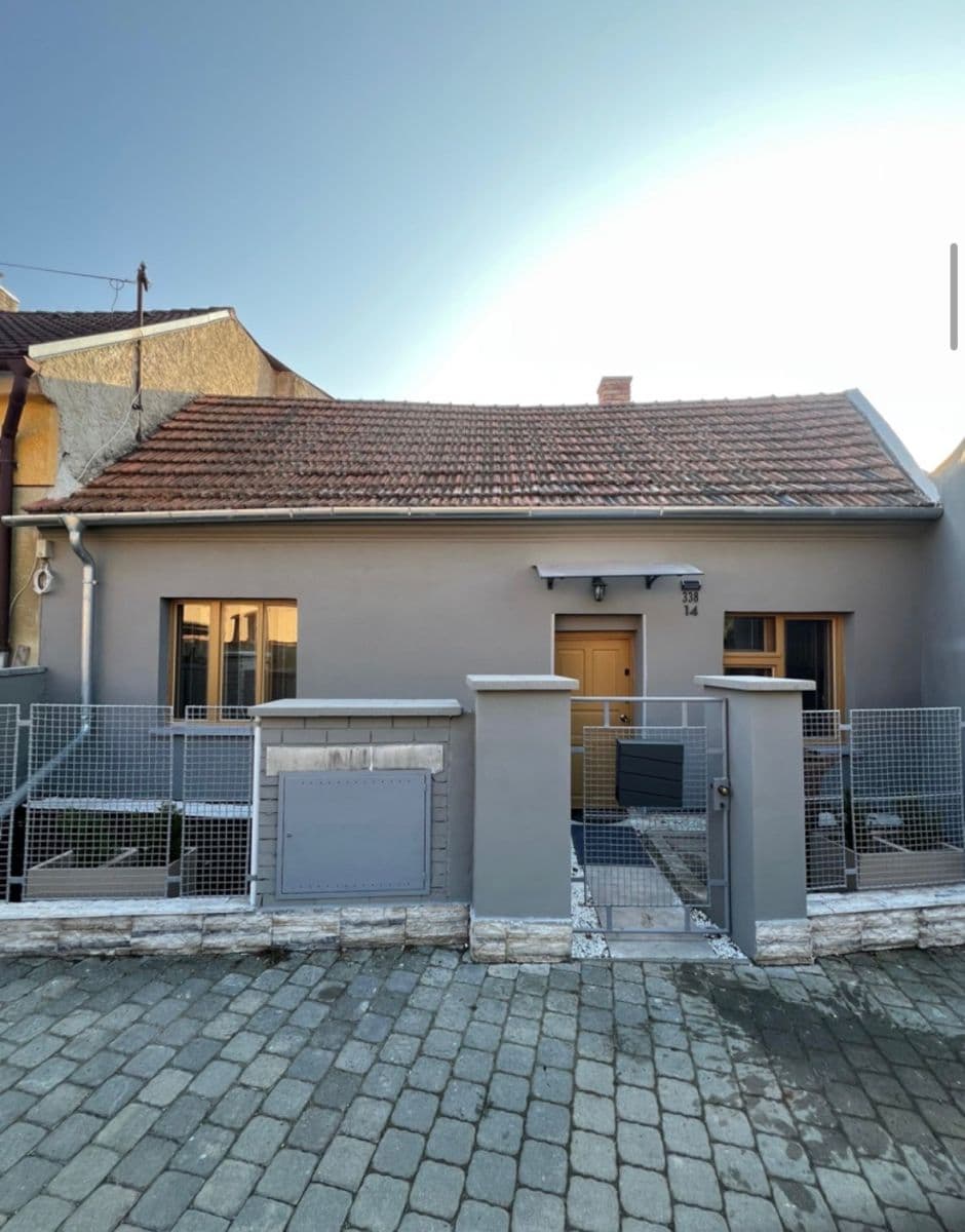 Prenájom domu 60 m², pozemek 119 m², nám. Pod Martinem, Kostelec nad Labem, Středočeský kraj Prenájom domu 60 m², pozemek 119 m², nám. Pod Martinem, Kostelec nad Labem, Středočeský kraj