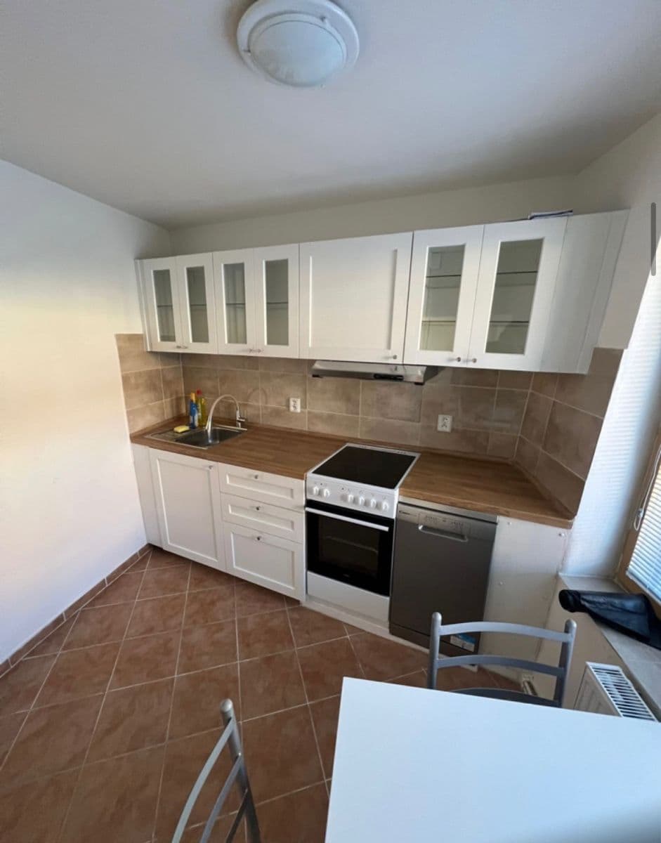 Prenájom domu 60 m², pozemek 119 m², nám. Pod Martinem, Kostelec nad Labem, Středočeský kraj Prenájom domu 60 m², pozemek 119 m², nám. Pod Martinem, Kostelec nad Labem, Středočeský kraj