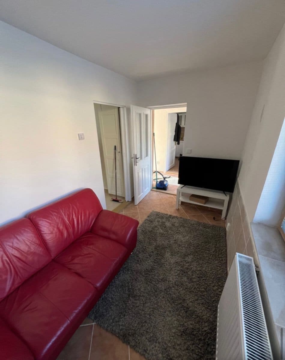 Prenájom domu 60 m², pozemek 119 m², nám. Pod Martinem, Kostelec nad Labem, Středočeský kraj Prenájom domu 60 m², pozemek 119 m², nám. Pod Martinem, Kostelec nad Labem, Středočeský kraj