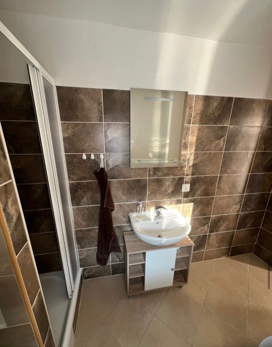 Prenájom domu 60 m², pozemek 119 m², nám. Pod Martinem, Kostelec nad Labem, Středočeský kraj Prenájom domu 60 m², pozemek 119 m², nám. Pod Martinem, Kostelec nad Labem, Středočeský kraj