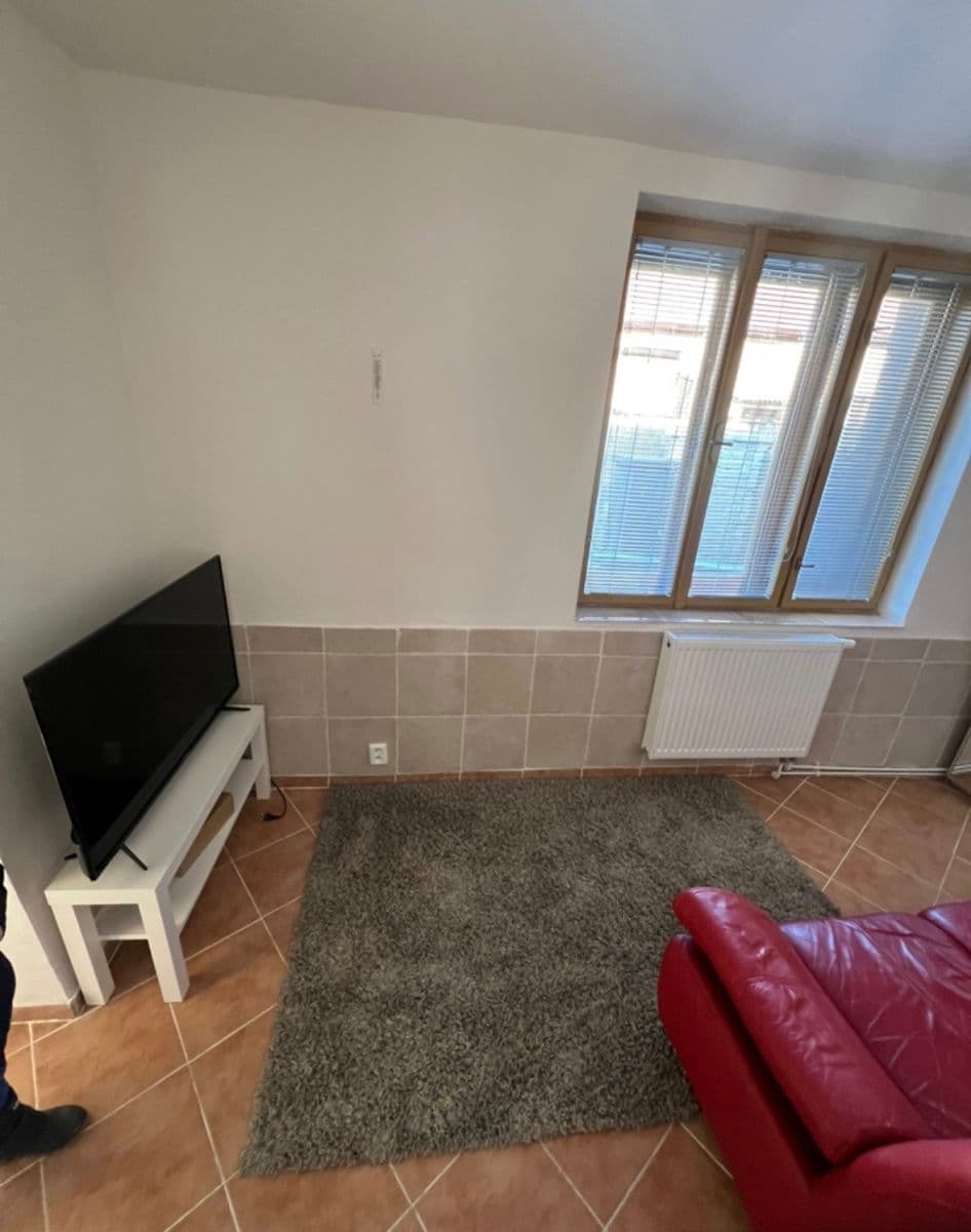 Prenájom domu 60 m², pozemek 119 m², nám. Pod Martinem, Kostelec nad Labem, Středočeský kraj Prenájom domu 60 m², pozemek 119 m², nám. Pod Martinem, Kostelec nad Labem, Středočeský kraj