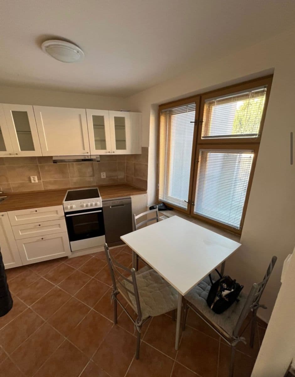 Prenájom domu 60 m², pozemek 119 m², nám. Pod Martinem, Kostelec nad Labem, Středočeský kraj Prenájom domu 60 m², pozemek 119 m², nám. Pod Martinem, Kostelec nad Labem, Středočeský kraj