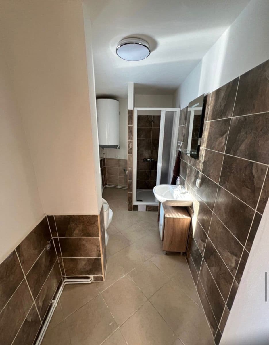 Prenájom domu 60 m², pozemek 119 m², nám. Pod Martinem, Kostelec nad Labem, Středočeský kraj Prenájom domu 60 m², pozemek 119 m², nám. Pod Martinem, Kostelec nad Labem, Středočeský kraj