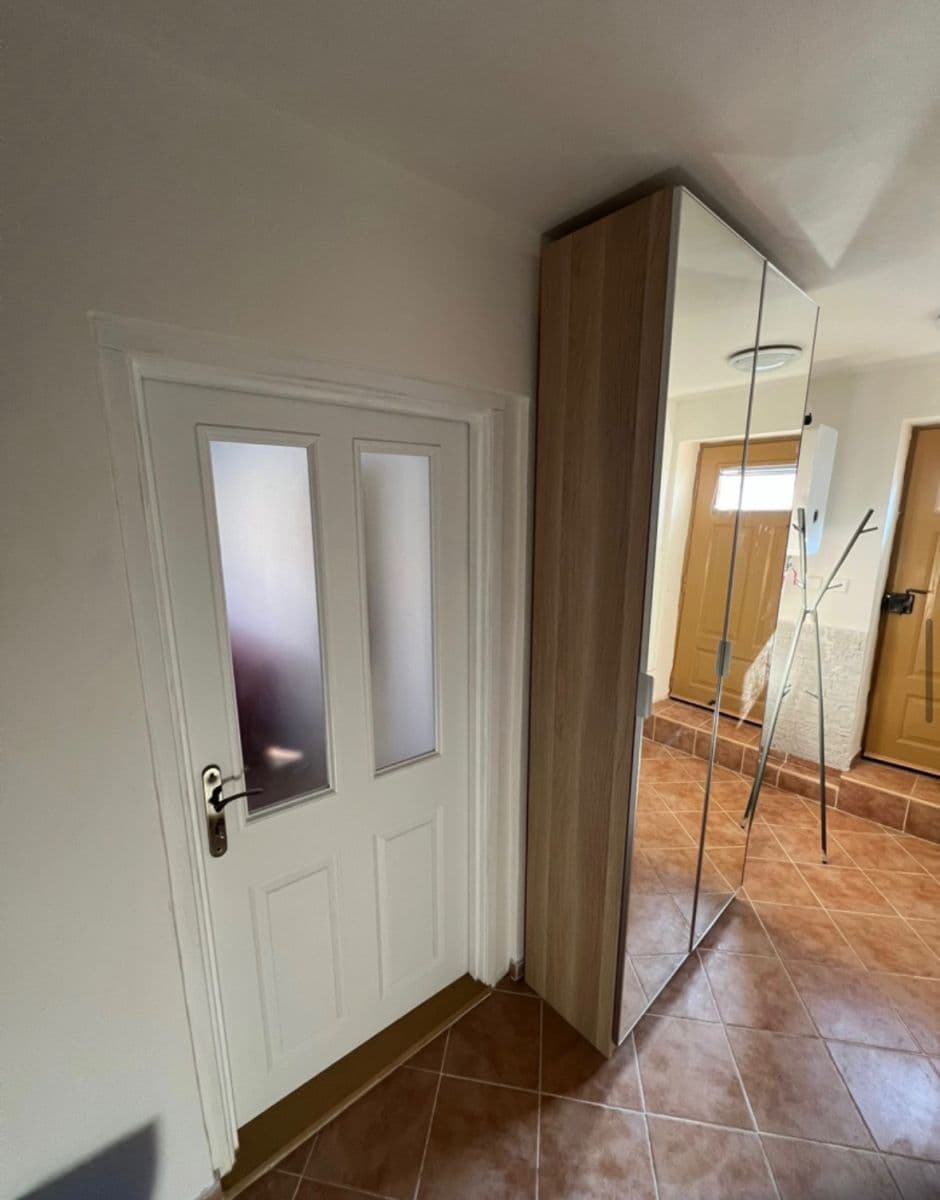 Prenájom domu 60 m², pozemek 119 m², nám. Pod Martinem, Kostelec nad Labem, Středočeský kraj Prenájom domu 60 m², pozemek 119 m², nám. Pod Martinem, Kostelec nad Labem, Středočeský kraj