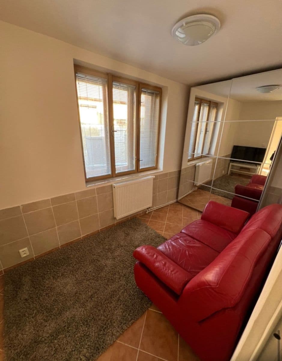 Prenájom domu 60 m², pozemek 119 m², nám. Pod Martinem, Kostelec nad Labem, Středočeský kraj Prenájom domu 60 m², pozemek 119 m², nám. Pod Martinem, Kostelec nad Labem, Středočeský kraj