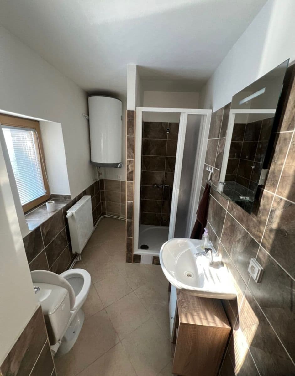 Prenájom domu 60 m², pozemek 119 m², nám. Pod Martinem, Kostelec nad Labem, Středočeský kraj Prenájom domu 60 m², pozemek 119 m², nám. Pod Martinem, Kostelec nad Labem, Středočeský kraj