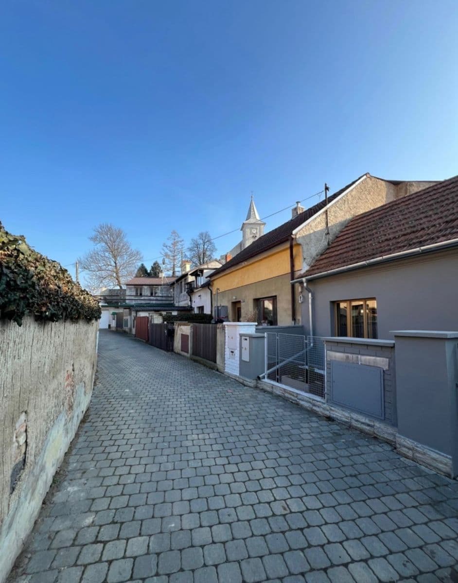 Prenájom domu 60 m², pozemek 119 m², nám. Pod Martinem, Kostelec nad Labem, Středočeský kraj Prenájom domu 60 m², pozemek 119 m², nám. Pod Martinem, Kostelec nad Labem, Středočeský kraj