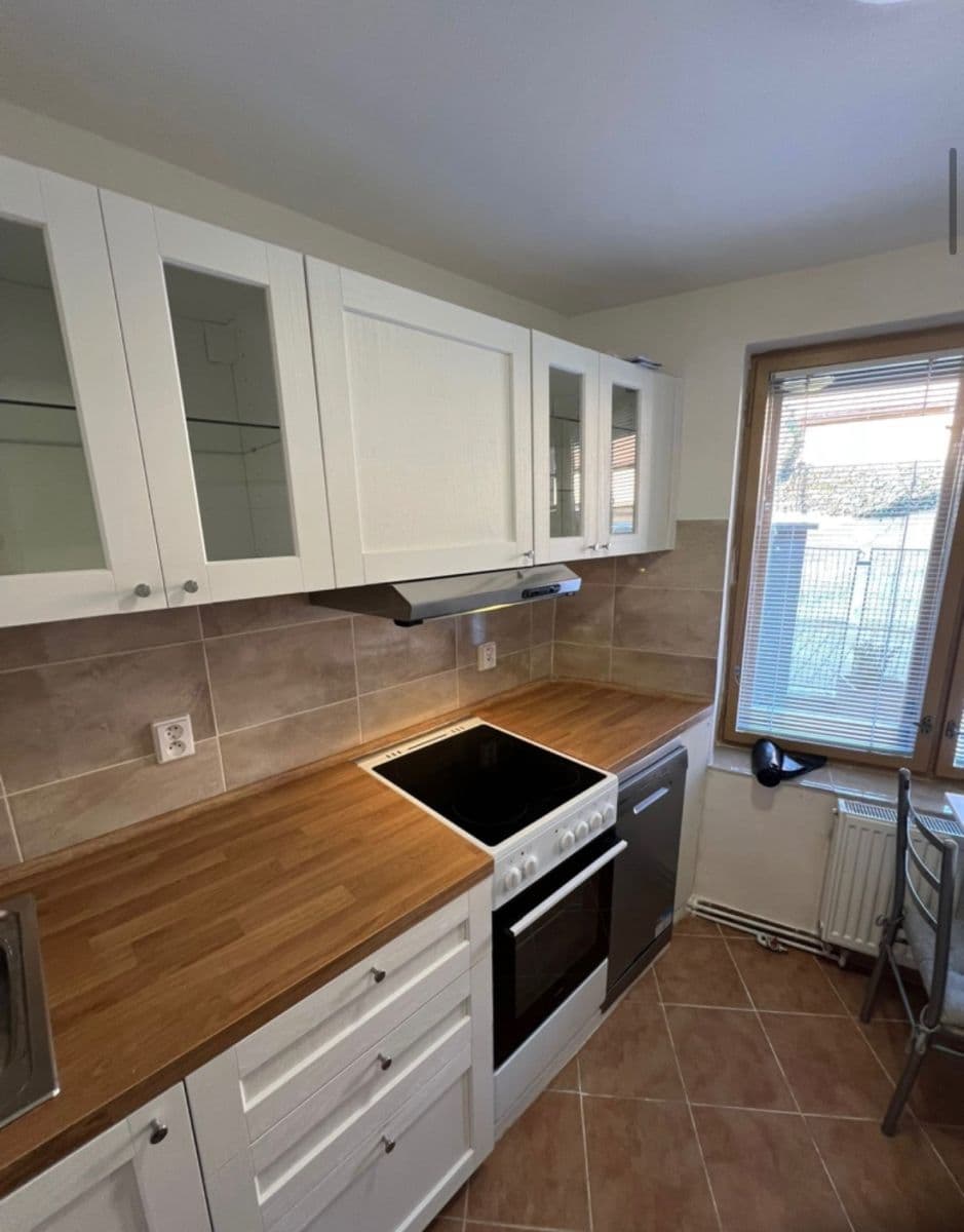 Prenájom domu 60 m², pozemek 119 m², nám. Pod Martinem, Kostelec nad Labem, Středočeský kraj Prenájom domu 60 m², pozemek 119 m², nám. Pod Martinem, Kostelec nad Labem, Středočeský kraj