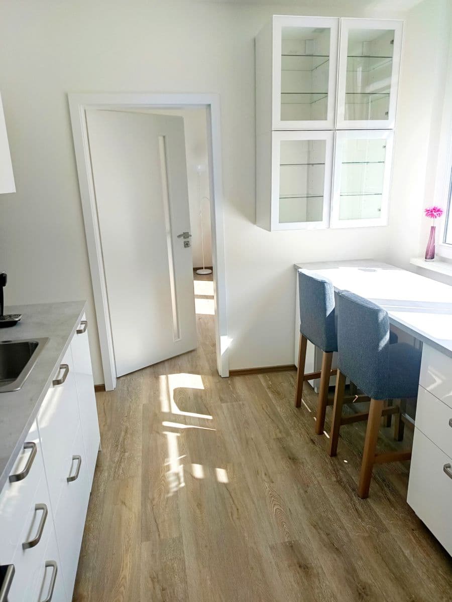 Prenájom bytu 3-izbový 78 m², Štěpařská, Praha, Praha Prenájom bytu 3-izbový 78 m², Štěpařská, Praha, Praha