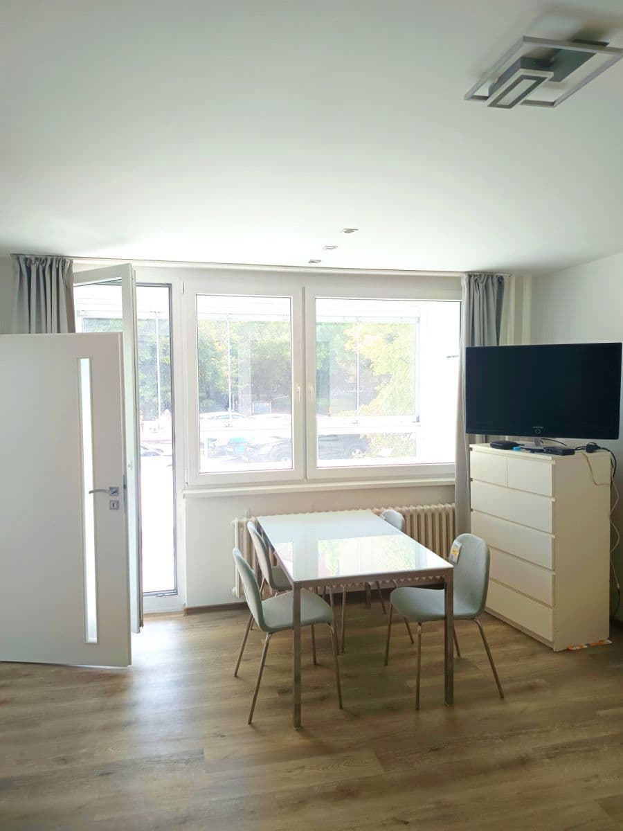 Prenájom bytu 3-izbový 78 m², Štěpařská, Praha, Praha Prenájom bytu 3-izbový 78 m², Štěpařská, Praha, Praha