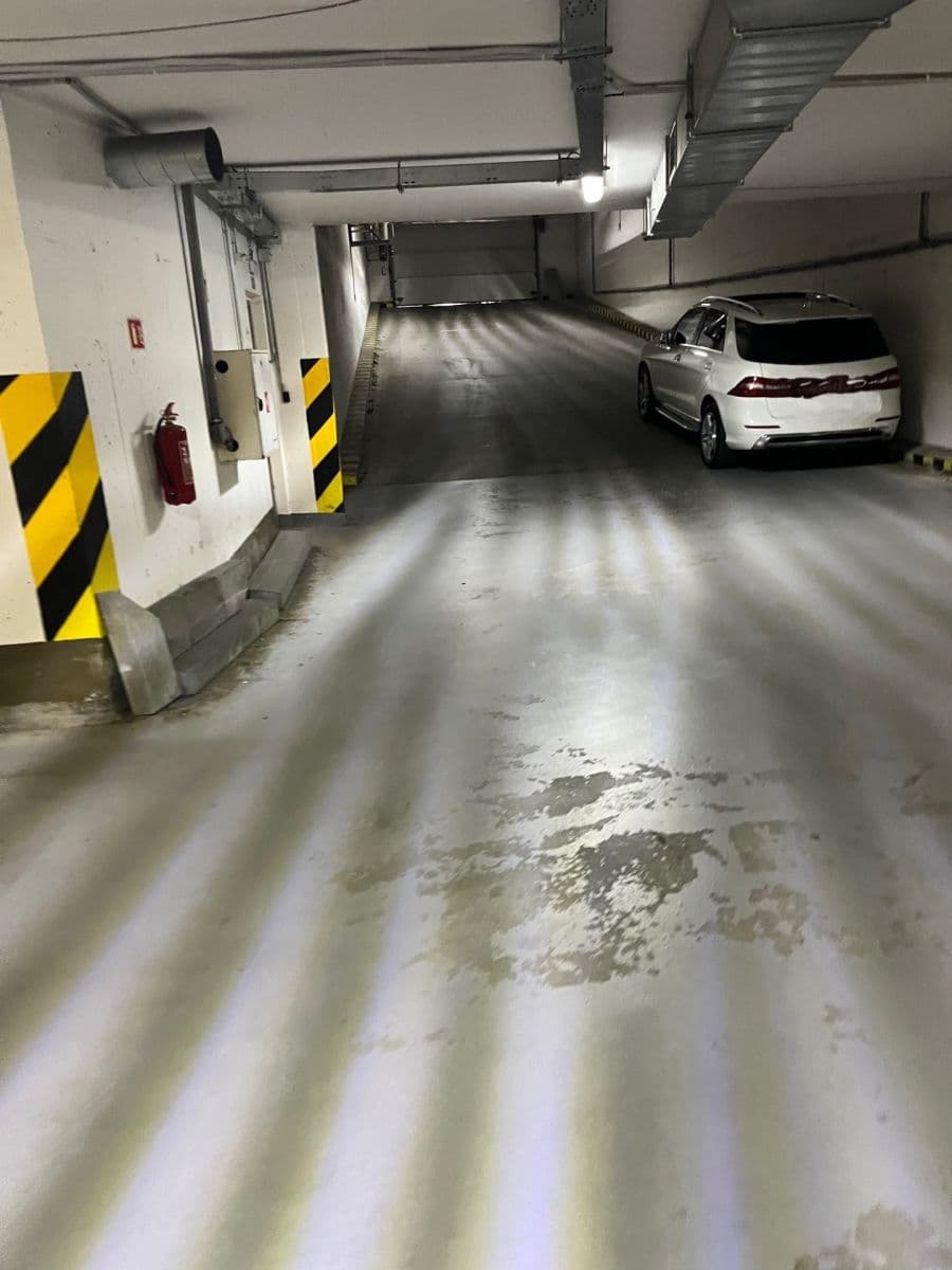 Prenájom garáže 13 m², Raichlova, Praha, Praha Prenájom garáže 13 m², Raichlova, Praha, Praha