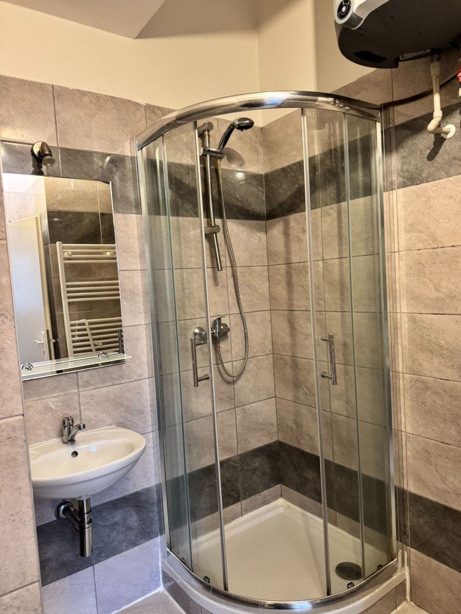 Prenájom bytu 2-izbový 55 m², Na Dolinách, Praha, Praha Prenájom bytu 2-izbový 55 m², Na Dolinách, Praha, Praha