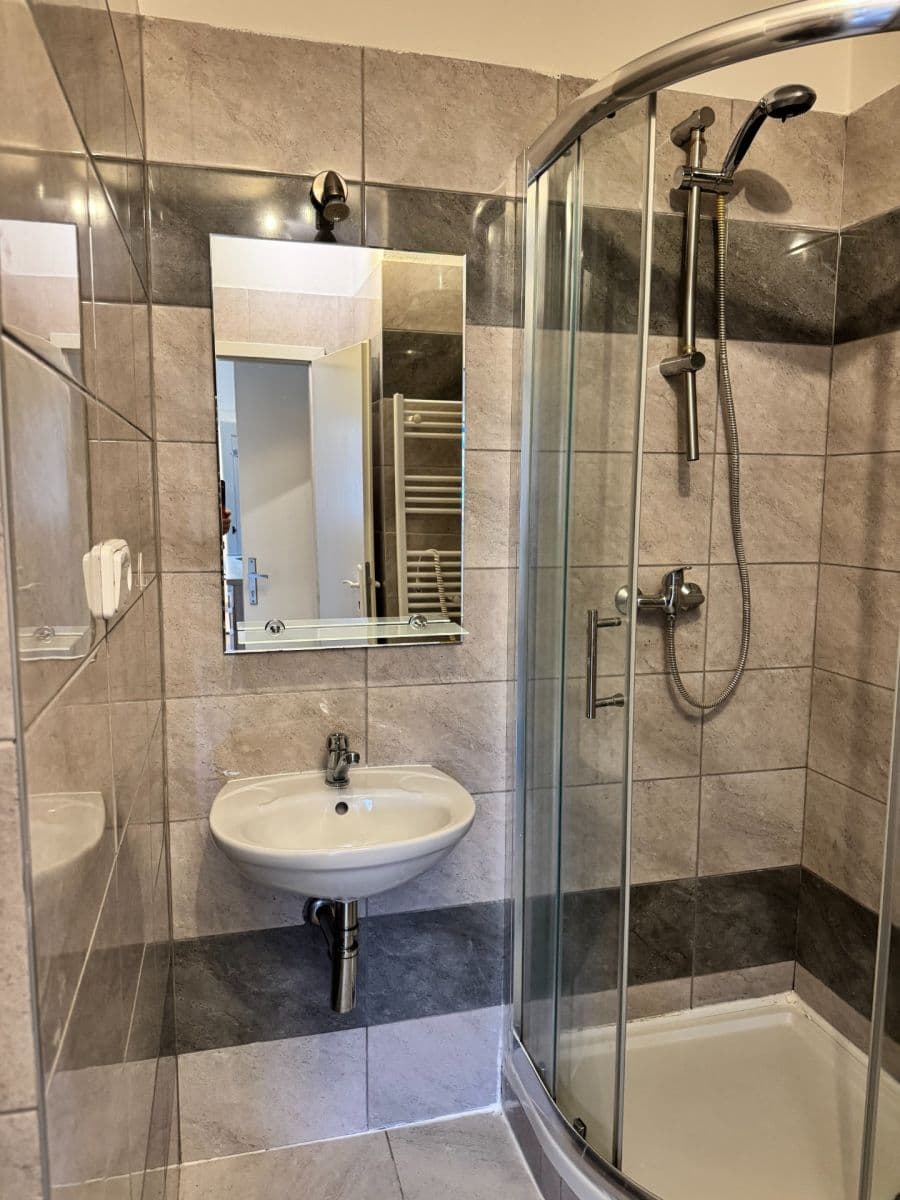 Prenájom bytu 2-izbový 55 m², Na Dolinách, Praha, Praha Prenájom bytu 2-izbový 55 m², Na Dolinách, Praha, Praha