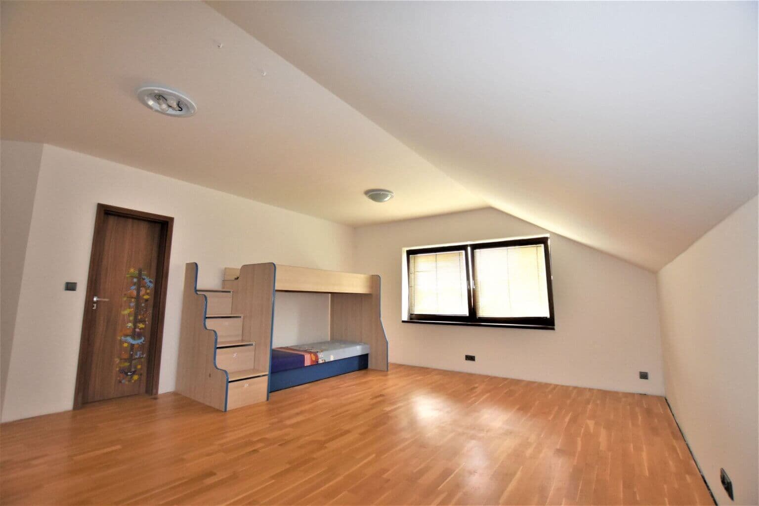 Prenájom bytu 3-izbový 119 m², U Sýpky, Rajhradice, Jihomoravský kraj Prenájom bytu 3-izbový 119 m², U Sýpky, Rajhradice, Jihomoravský kraj