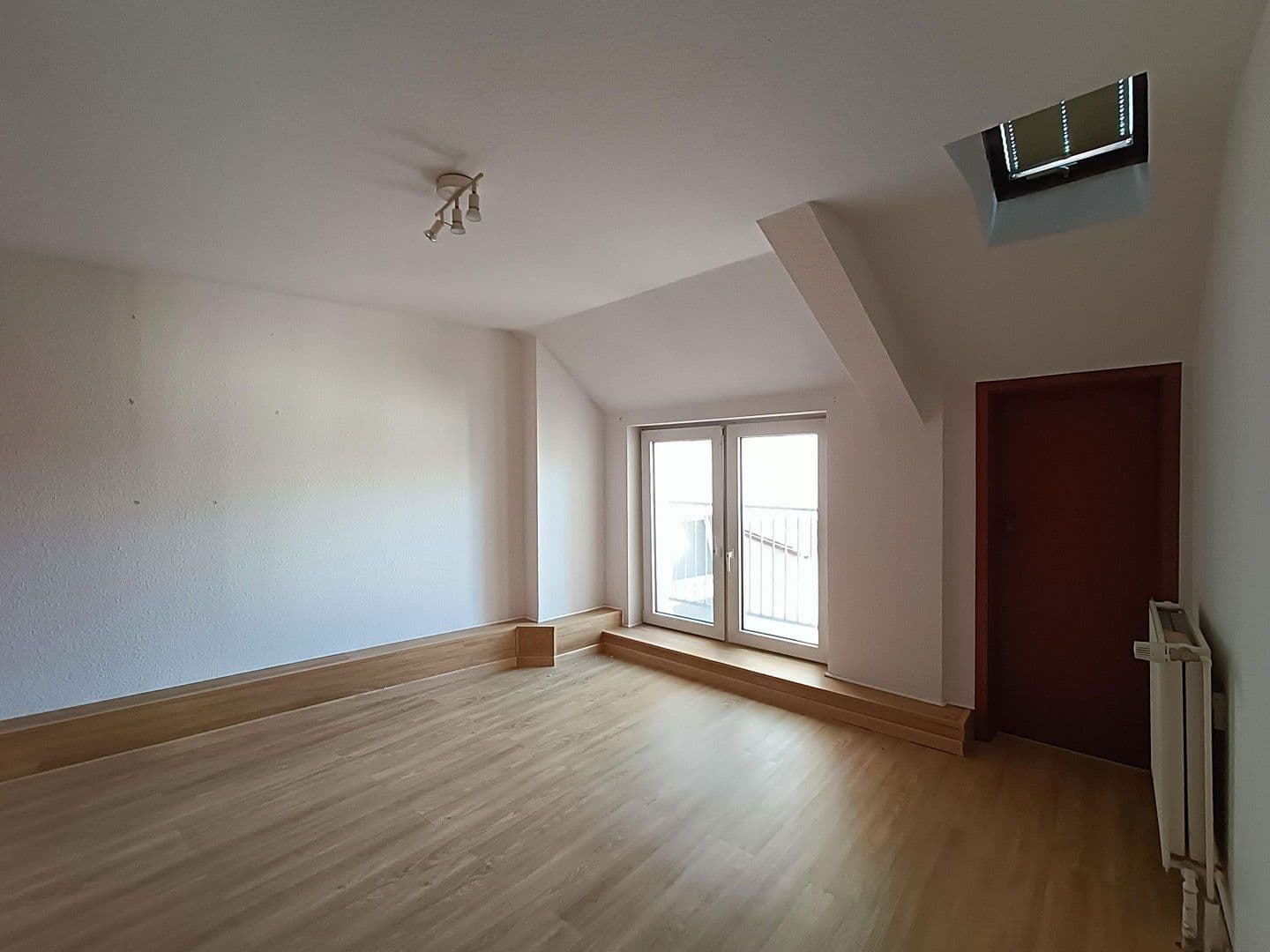 Prenájom bytu 3-izbový 85 m², Wilhelmstraße 37a, Lüdenscheid, Severné Porýnie - Westfálsko Prenájom bytu 3-izbový 85 m², Wilhelmstraße 37a, Lüdenscheid, Severné Porýnie - Westfálsko