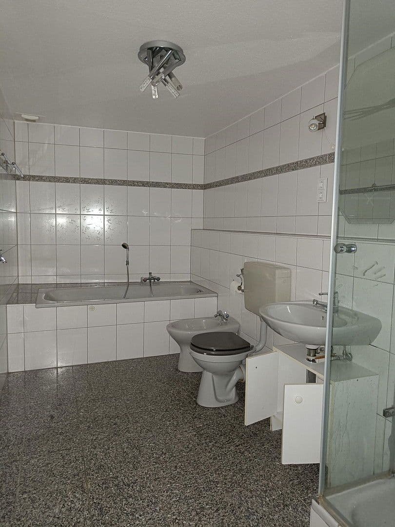 Prenájom bytu 3-izbový 85 m², Wilhelmstraße 37a, Lüdenscheid, Severné Porýnie - Westfálsko Prenájom bytu 3-izbový 85 m², Wilhelmstraße 37a, Lüdenscheid, Severné Porýnie - Westfálsko