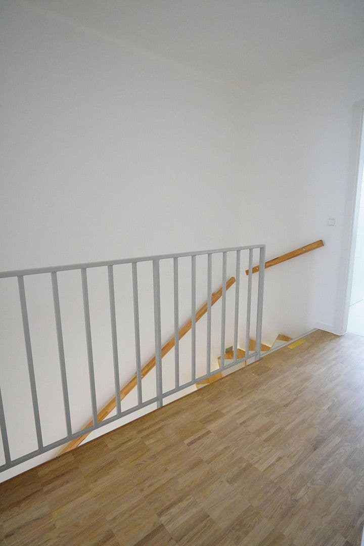 Prenájom domu 132 m², pozemek 180 m², Hölderlinstraße 26d, Pforzheim, Bádensko-Wurttembersko Prenájom domu 132 m², pozemek 180 m², Hölderlinstraße 26d, Pforzheim, Bádensko-Wurttembersko