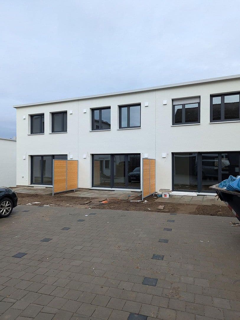 Prenájom domu 132 m², pozemek 180 m², Hölderlinstraße 26d, Pforzheim, Bádensko-Wurttembersko Prenájom domu 132 m², pozemek 180 m², Hölderlinstraße 26d, Pforzheim, Bádensko-Wurttembersko