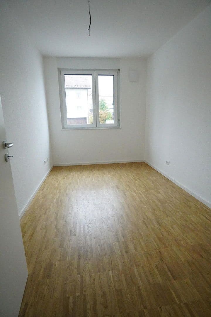 Prenájom domu 132 m², pozemek 180 m², Hölderlinstraße 26d, Pforzheim, Bádensko-Wurttembersko Prenájom domu 132 m², pozemek 180 m², Hölderlinstraße 26d, Pforzheim, Bádensko-Wurttembersko