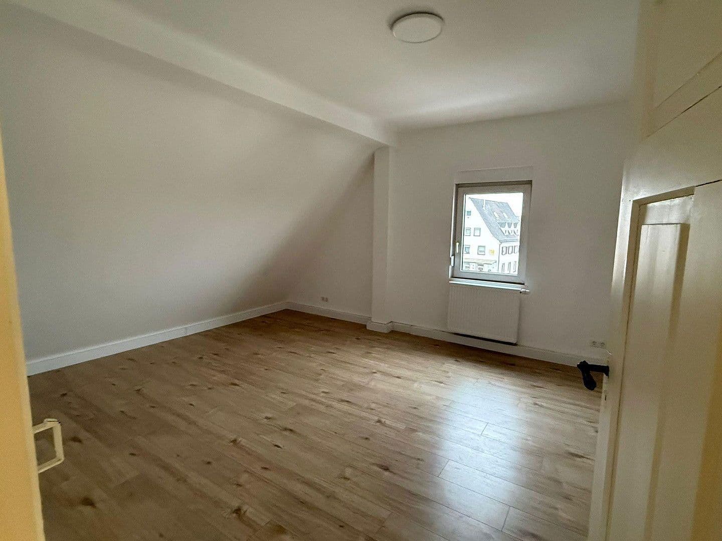 Prenájom bytu 3-izbový 116 m², Herxheim bei Landau/Pfalz, Porýnie-Falcko Prenájom bytu 3-izbový 116 m², Herxheim bei Landau/Pfalz, Porýnie-Falcko