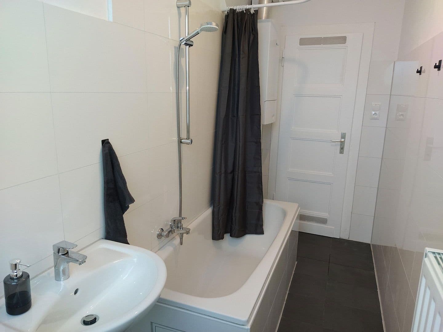 Prenájom bytu 3-izbový 65 m², Zeppelinstraße 139, Mönchengladbach, Severné Porýnie - Westfálsko Prenájom bytu 3-izbový 65 m², Zeppelinstraße 139, Mönchengladbach, Severné Porýnie - Westfálsko