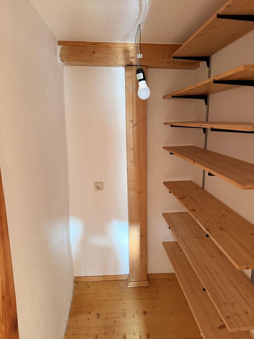 Prenájom bytu 6-izbový 121 m², Weinheim, Bádensko-Wurttembersko Prenájom bytu 6-izbový 121 m², Weinheim, Bádensko-Wurttembersko