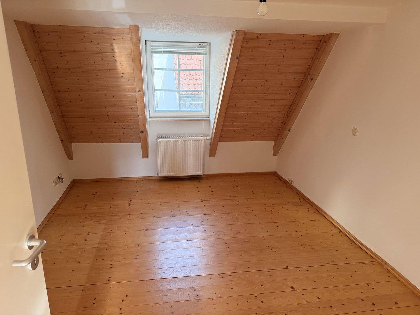 Prenájom bytu 6-izbový 121 m², Weinheim, Bádensko-Wurttembersko Prenájom bytu 6-izbový 121 m², Weinheim, Bádensko-Wurttembersko