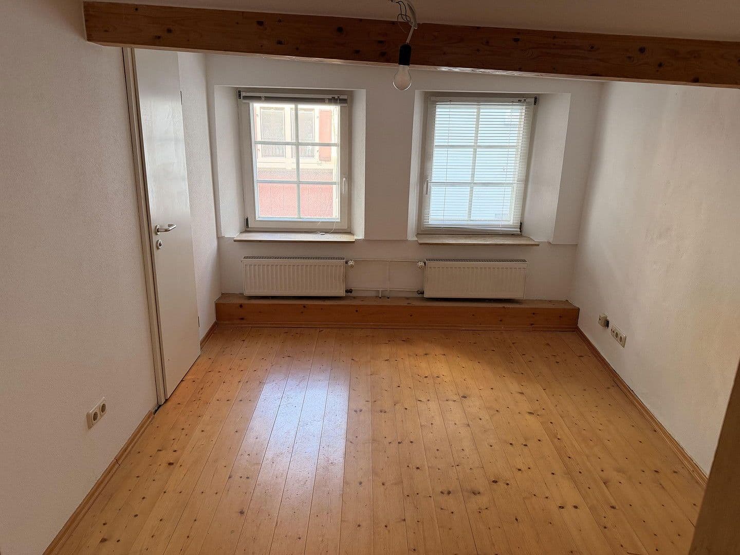 Prenájom bytu 6-izbový 121 m², Weinheim, Bádensko-Wurttembersko Prenájom bytu 6-izbový 121 m², Weinheim, Bádensko-Wurttembersko