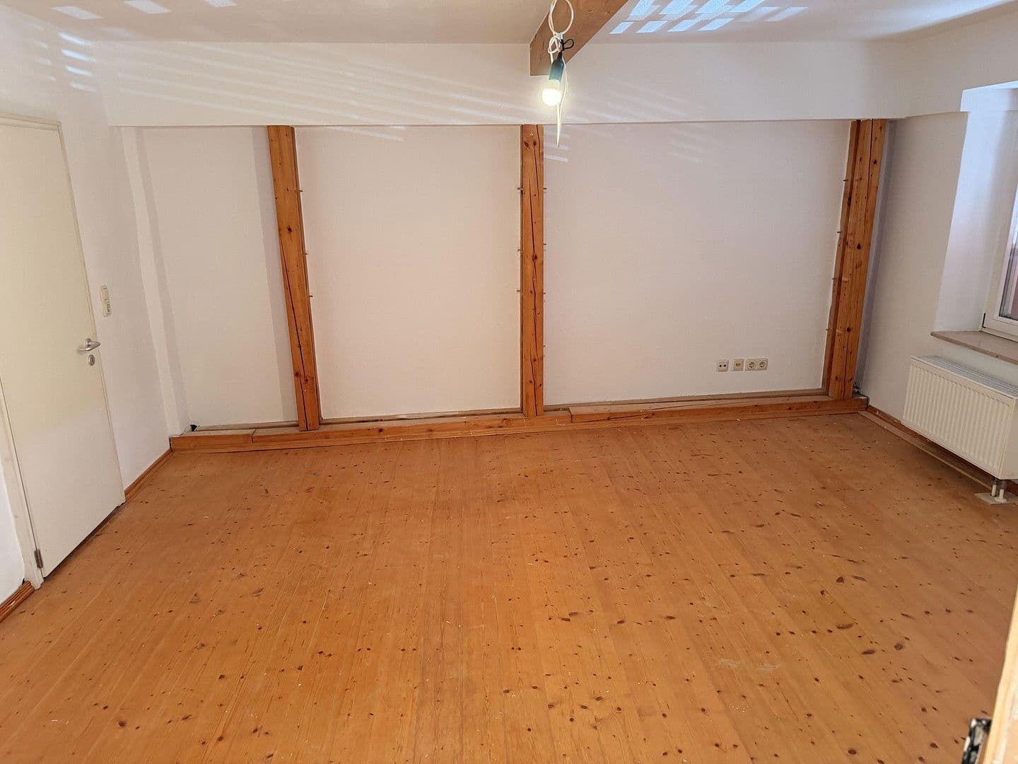 Prenájom bytu 6-izbový 121 m², Weinheim, Bádensko-Wurttembersko Prenájom bytu 6-izbový 121 m², Weinheim, Bádensko-Wurttembersko