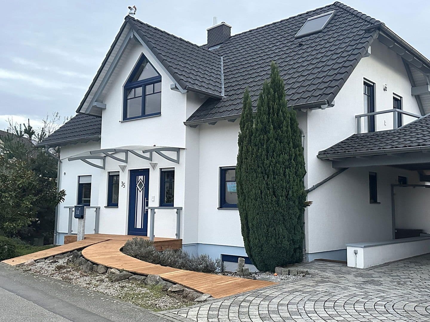 Predaj domu 310 m², pozemek 576 m², St. Leon-Rot, Bádensko-Wurttembersko Predaj domu 310 m², pozemek 576 m², St. Leon-Rot, Bádensko-Wurttembersko