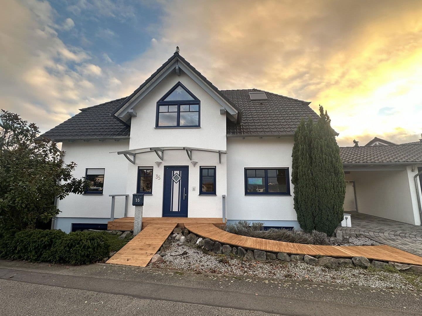 Predaj domu 310 m², pozemek 576 m², St. Leon-Rot, Bádensko-Wurttembersko Predaj domu 310 m², pozemek 576 m², St. Leon-Rot, Bádensko-Wurttembersko