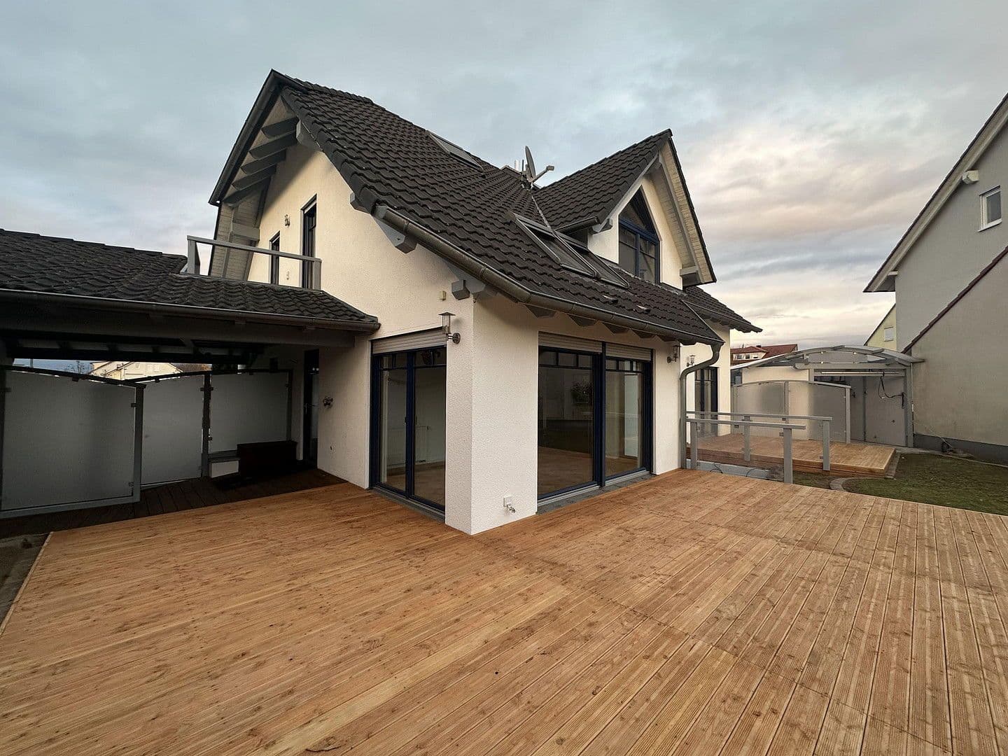 Predaj domu 310 m², pozemek 576 m², St. Leon-Rot, Bádensko-Wurttembersko Predaj domu 310 m², pozemek 576 m², St. Leon-Rot, Bádensko-Wurttembersko