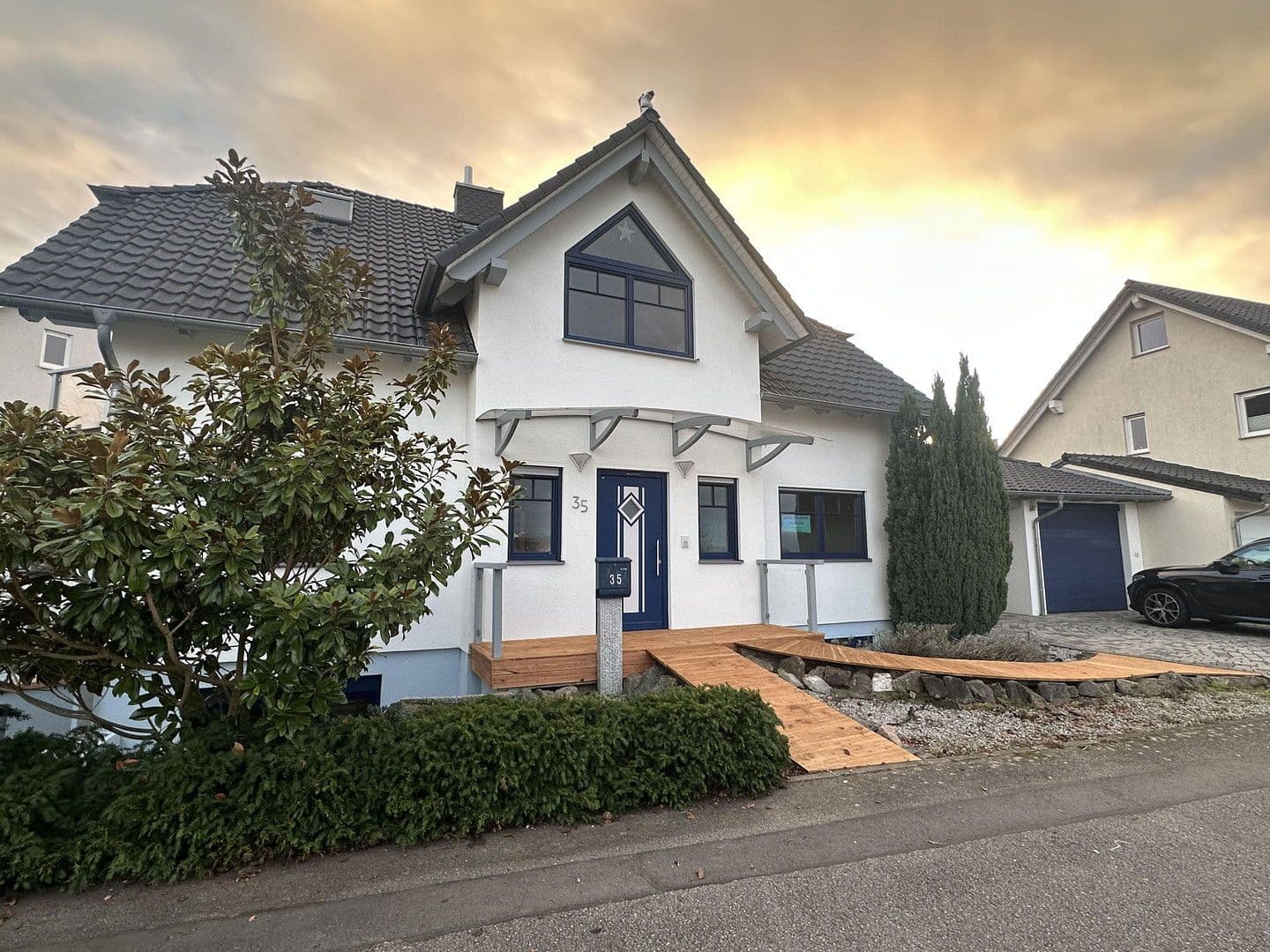 Predaj domu 310 m², pozemek 576 m², St. Leon-Rot, Bádensko-Wurttembersko Predaj domu 310 m², pozemek 576 m², St. Leon-Rot, Bádensko-Wurttembersko