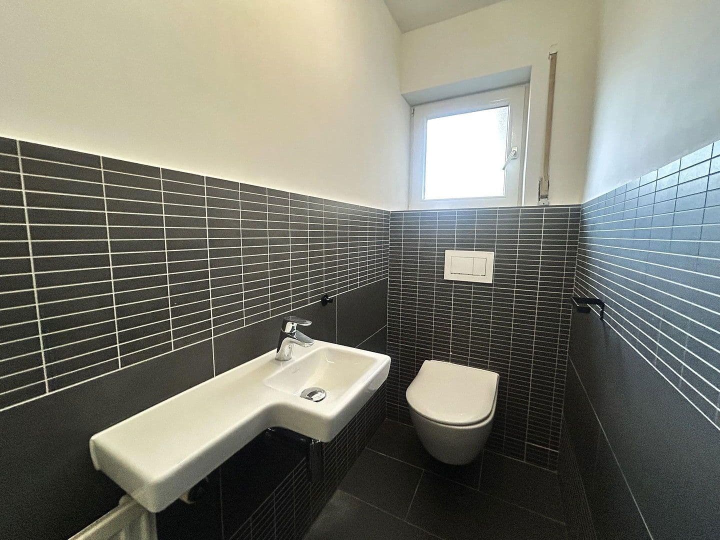 Prenájom bytu 3-izbový 83 m², Laichingen, Bádensko-Wurttembersko Prenájom bytu 3-izbový 83 m², Laichingen, Bádensko-Wurttembersko