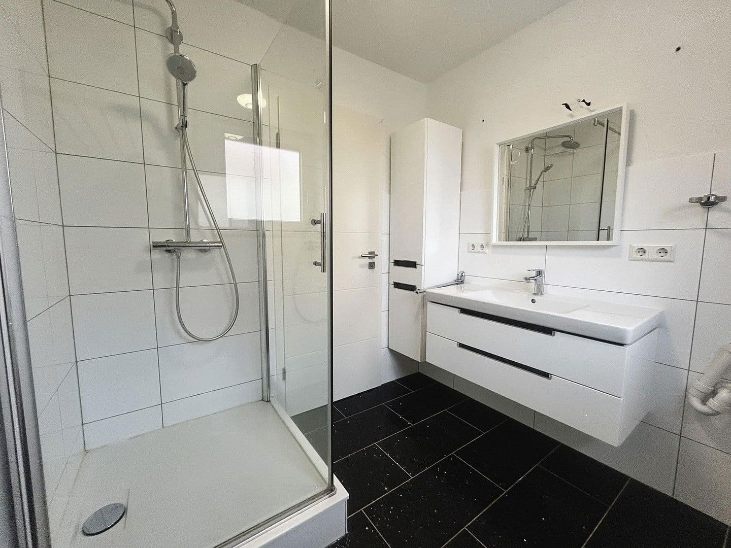 Prenájom bytu 3-izbový 83 m², Laichingen, Bádensko-Wurttembersko Prenájom bytu 3-izbový 83 m², Laichingen, Bádensko-Wurttembersko