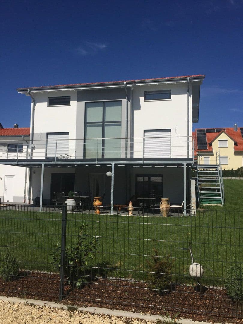 Predaj domu 230 m², pozemek 665 m², Am Flachsberg 25, Unterhausen, Bavorsko Predaj domu 230 m², pozemek 665 m², Am Flachsberg 25, Unterhausen, Bavorsko