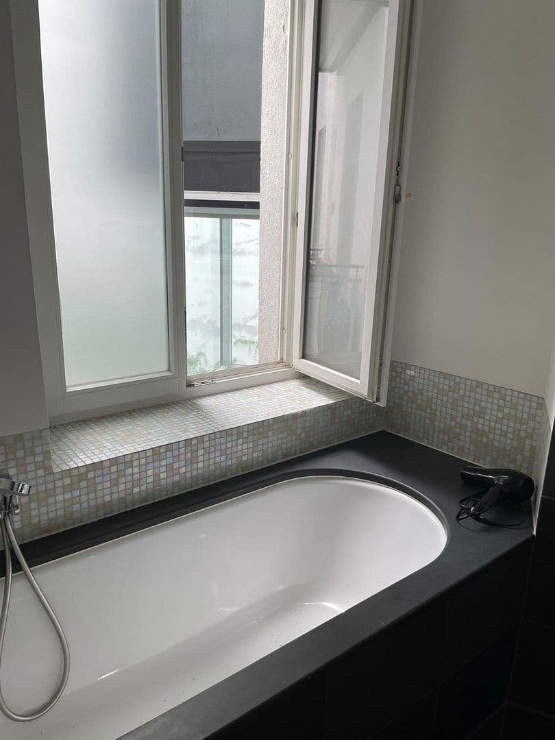 Prenájom bytu 4-izbový 137 m², Berlin, Berlín Prenájom bytu 4-izbový 137 m², Berlin, Berlín