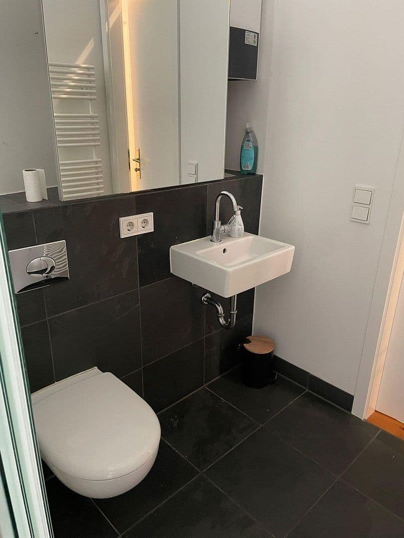 Prenájom bytu 4-izbový 137 m², Berlin, Berlín Prenájom bytu 4-izbový 137 m², Berlin, Berlín