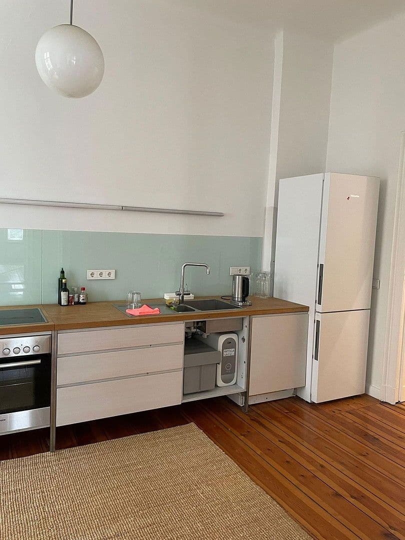 Prenájom bytu 4-izbový 137 m², Berlin, Berlín Prenájom bytu 4-izbový 137 m², Berlin, Berlín