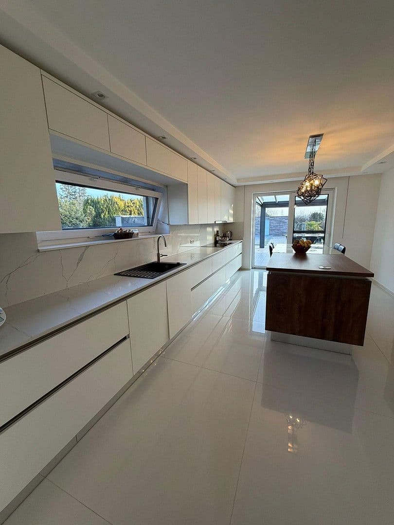 Predaj domu 290 m², pozemek 500 m², Mutterstadt, Porýnie-Falcko Predaj domu 290 m², pozemek 500 m², Mutterstadt, Porýnie-Falcko