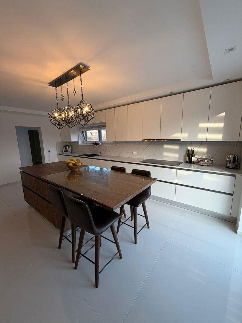 Predaj domu 290 m², pozemek 500 m², Mutterstadt, Porýnie-Falcko Predaj domu 290 m², pozemek 500 m², Mutterstadt, Porýnie-Falcko