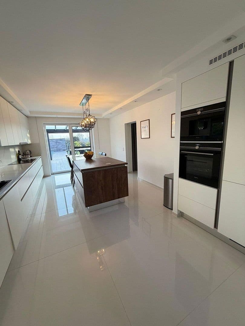 Predaj domu 290 m², pozemek 500 m², Mutterstadt, Porýnie-Falcko Predaj domu 290 m², pozemek 500 m², Mutterstadt, Porýnie-Falcko