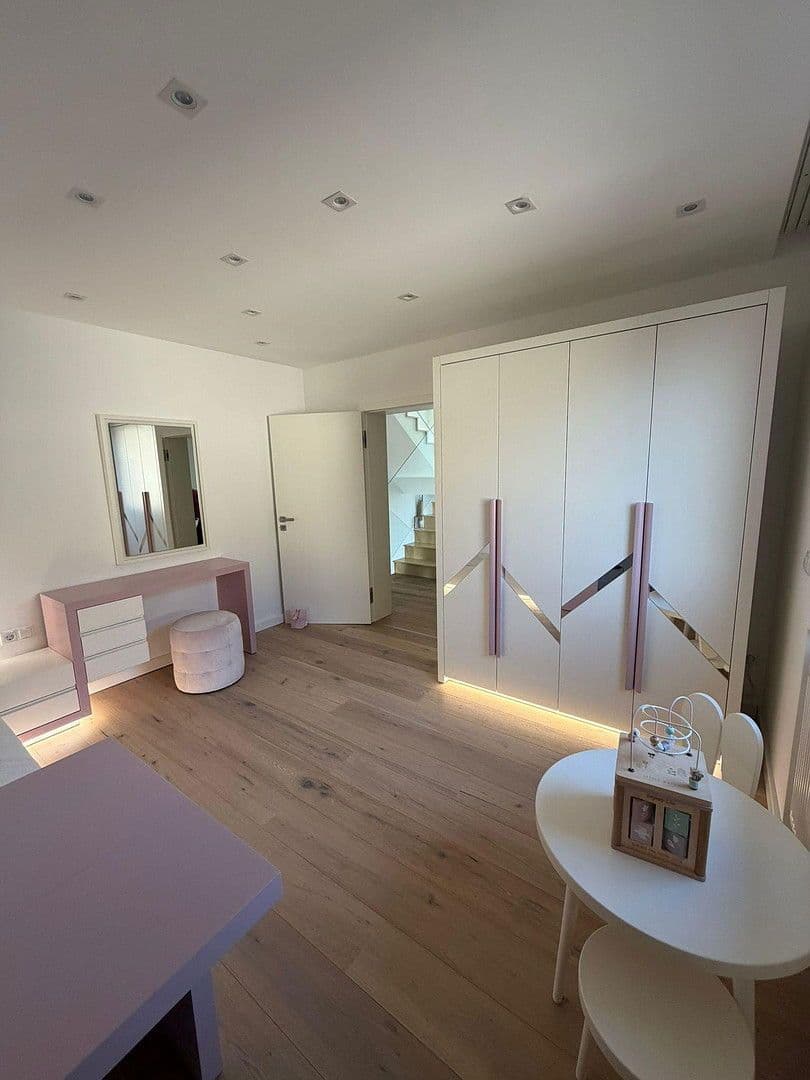 Predaj domu 290 m², pozemek 500 m², Mutterstadt, Porýnie-Falcko Predaj domu 290 m², pozemek 500 m², Mutterstadt, Porýnie-Falcko