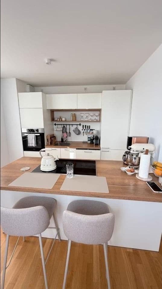 Prenájom bytu 2-izbový 76 m², Hannover, Dolné Sasko Prenájom bytu 2-izbový 76 m², Hannover, Dolné Sasko