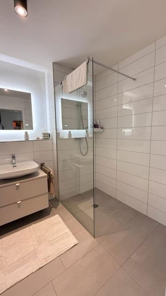 Prenájom bytu 2-izbový 76 m², Hannover, Dolné Sasko Prenájom bytu 2-izbový 76 m², Hannover, Dolné Sasko