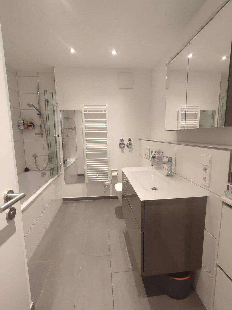 Prenájom bytu 3-izbový 74 m², Römischer Ring 48, Frankfurt am Main, Hesensko Prenájom bytu 3-izbový 74 m², Römischer Ring 48, Frankfurt am Main, Hesensko