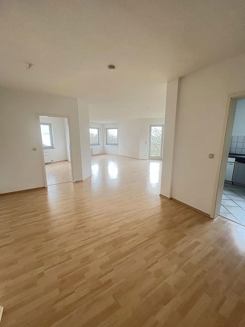 Prenájom bytu 3-izbový 96 m², Niedernhausen, Hesensko Prenájom bytu 3-izbový 96 m², Niedernhausen, Hesensko