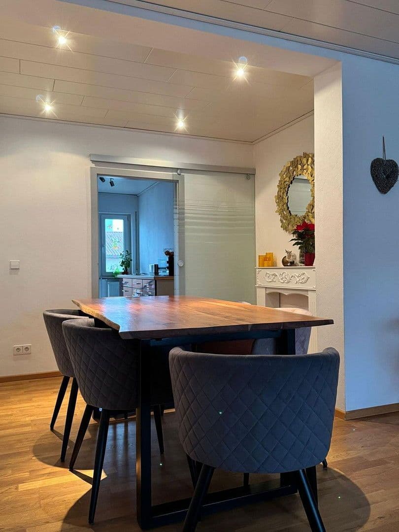 Predaj bytu 3-izbový 92 m², Schwetzingen, Bádensko-Wurttembersko Predaj bytu 3-izbový 92 m², Schwetzingen, Bádensko-Wurttembersko